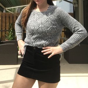 5/$20 Grey Sweater ✨